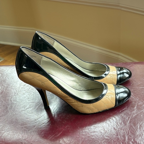 Anne Klein Black and Tan Heels - Picture 2 of 13